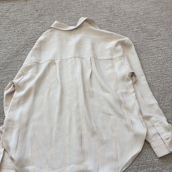 Woman’s Express Blouse in Cream and Gold - Picture 7 of 7